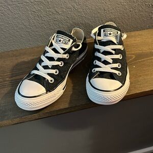 Converse Tennis Shoes